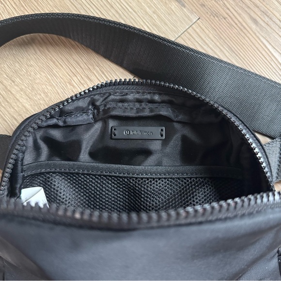 Black Belt Bag - Picture 5 of 6